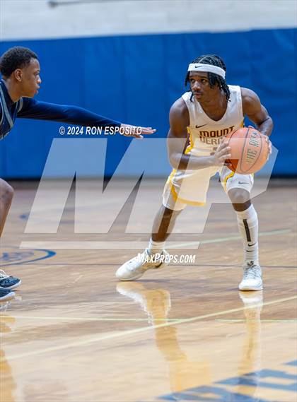 Thumbnail 3 in Mount Vernon vs Hillhouse (New York Holiday Invitational) photogallery.