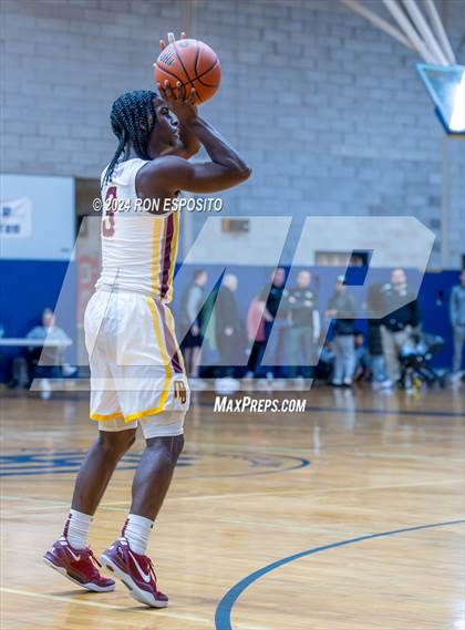 Thumbnail 1 in Mount Vernon vs Hillhouse (New York Holiday Invitational) photogallery.