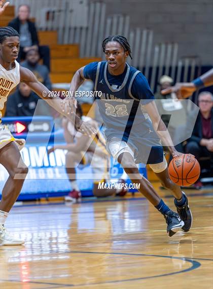 Thumbnail 1 in Mount Vernon vs Hillhouse (New York Holiday Invitational) photogallery.
