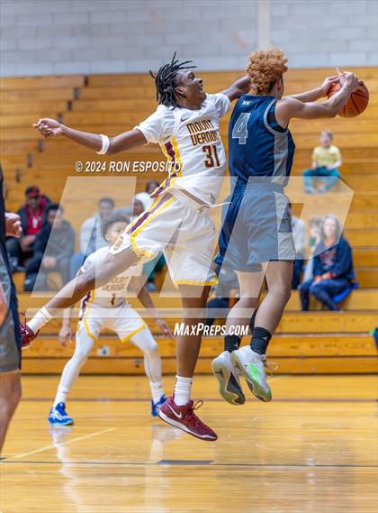 Thumbnail 3 in Mount Vernon vs Hillhouse (New York Holiday Invitational) photogallery.