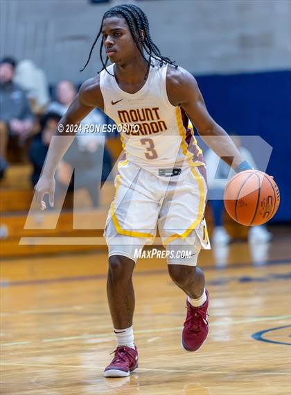 Thumbnail 1 in Mount Vernon vs Hillhouse (New York Holiday Invitational) photogallery.