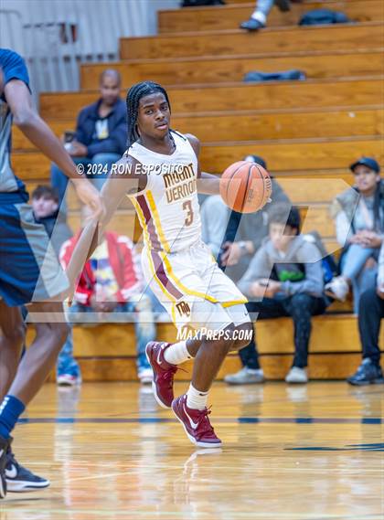 Thumbnail 2 in Mount Vernon vs Hillhouse (New York Holiday Invitational) photogallery.
