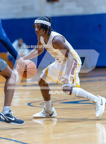 Thumbnail 1 in Mount Vernon vs Hillhouse (New York Holiday Invitational) photogallery.