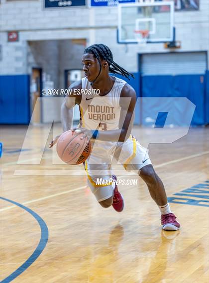 Thumbnail 1 in Mount Vernon vs Hillhouse (New York Holiday Invitational) photogallery.