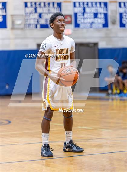 Thumbnail 1 in Mount Vernon vs Hillhouse (New York Holiday Invitational) photogallery.