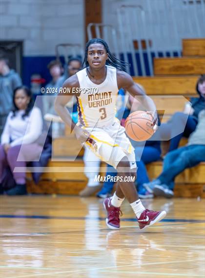 Thumbnail 3 in Mount Vernon vs Hillhouse (New York Holiday Invitational) photogallery.