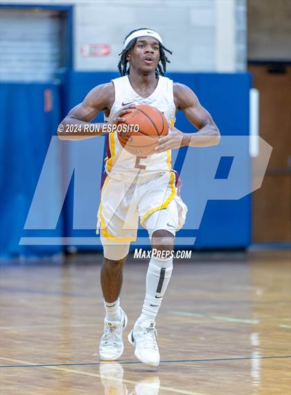 Thumbnail 1 in Mount Vernon vs Hillhouse (New York Holiday Invitational) photogallery.
