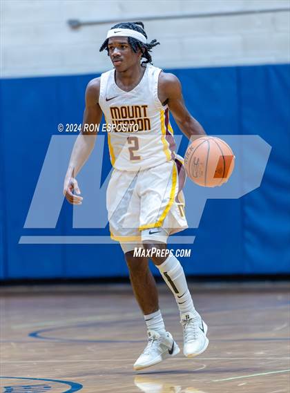 Thumbnail 2 in Mount Vernon vs Hillhouse (New York Holiday Invitational) photogallery.