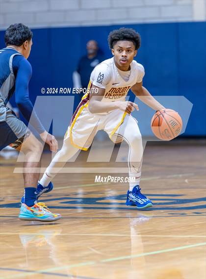Thumbnail 2 in Mount Vernon vs Hillhouse (New York Holiday Invitational) photogallery.