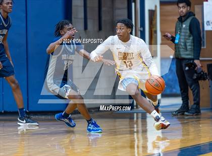 Thumbnail 2 in Mount Vernon vs Hillhouse (New York Holiday Invitational) photogallery.