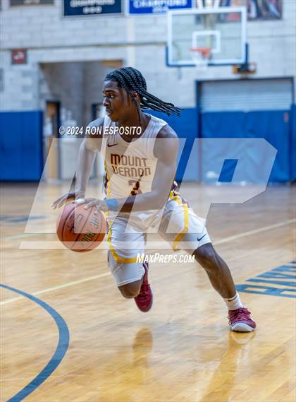 Thumbnail 2 in Mount Vernon vs Hillhouse (New York Holiday Invitational) photogallery.