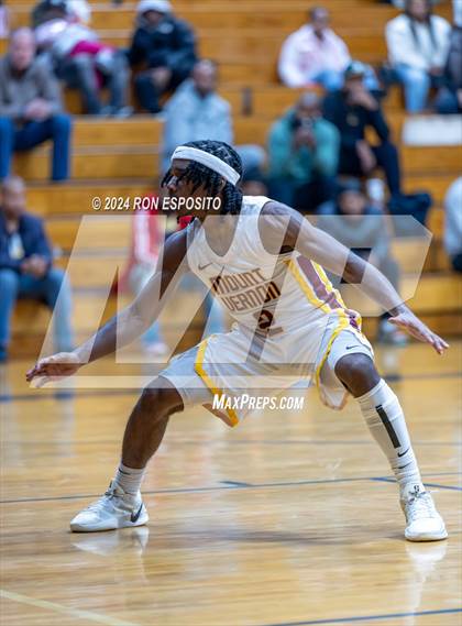 Thumbnail 1 in Mount Vernon vs Hillhouse (New York Holiday Invitational) photogallery.