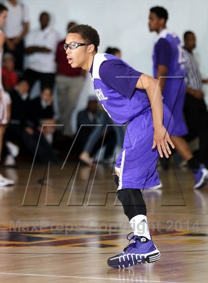 Thumbnail 2 in Cantwell-Sacred Heart vs. Cathedral  photogallery.