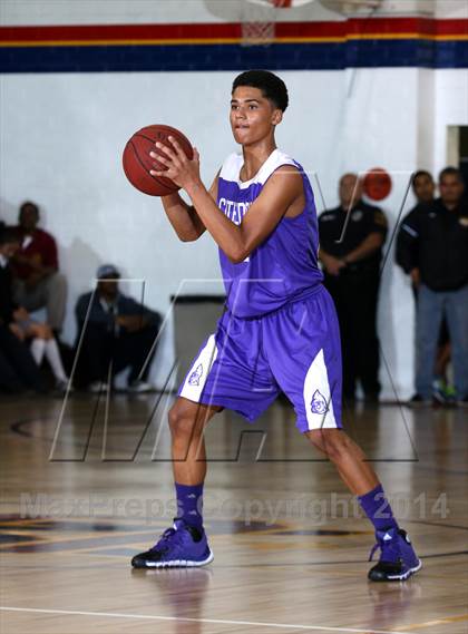 Thumbnail 3 in Cantwell-Sacred Heart vs. Cathedral  photogallery.