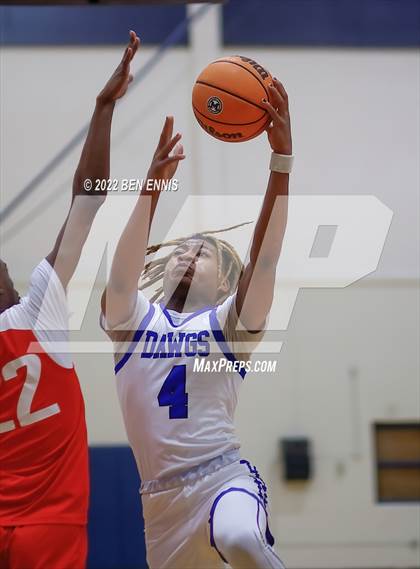 Thumbnail 1 in Washington vs  St. Anne-Pacelli (Lemon Street Classic) photogallery.