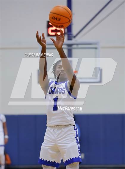 Thumbnail 3 in Washington vs  St. Anne-Pacelli (Lemon Street Classic) photogallery.