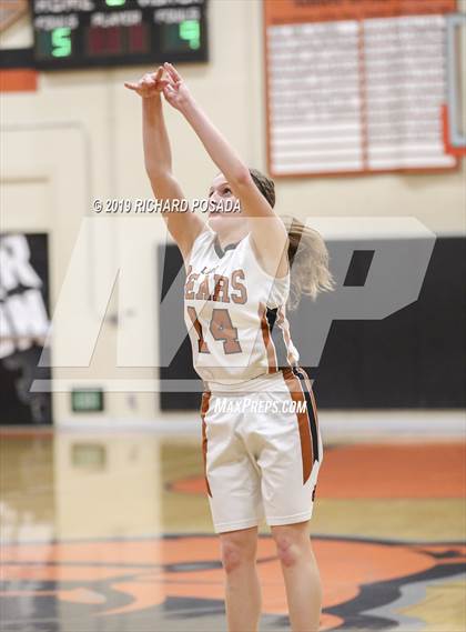 Thumbnail 2 in Tulare Union vs. Selma (CIF DIII Semifinal) photogallery.