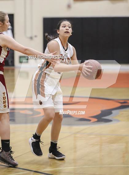 Thumbnail 2 in Tulare Union vs. Selma (CIF DIII Semifinal) photogallery.
