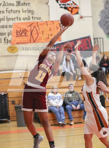 Thumbnail 1 in Tulare Union vs. Selma (CIF DIII Semifinal) photogallery.