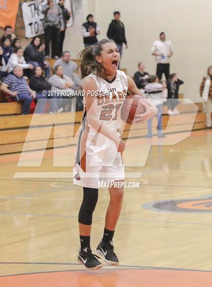 Thumbnail 1 in Tulare Union vs. Selma (CIF DIII Semifinal) photogallery.