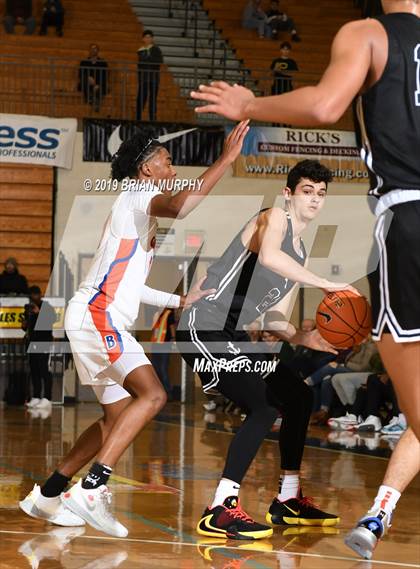 Thumbnail 3 in Lake Oswego vs. Bishop Gorman (Les Schwab Invitational) photogallery.