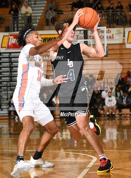 Thumbnail 1 in Lake Oswego vs. Bishop Gorman (Les Schwab Invitational) photogallery.