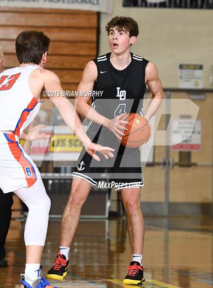 Thumbnail 2 in Lake Oswego vs. Bishop Gorman (Les Schwab Invitational) photogallery.