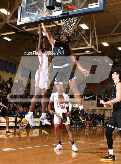 Thumbnail 2 in Lake Oswego vs. Bishop Gorman (Les Schwab Invitational) photogallery.