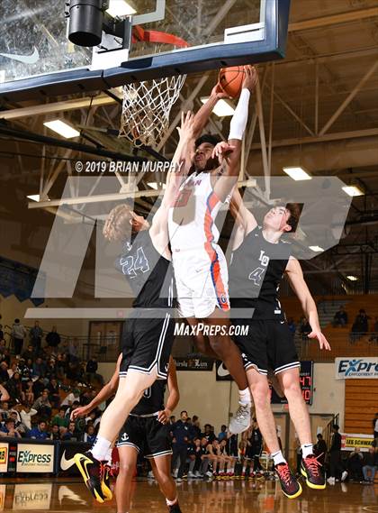 Thumbnail 1 in Lake Oswego vs. Bishop Gorman (Les Schwab Invitational) photogallery.