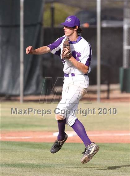 Thumbnail 1 in Chaparral @ North Canyon photogallery.