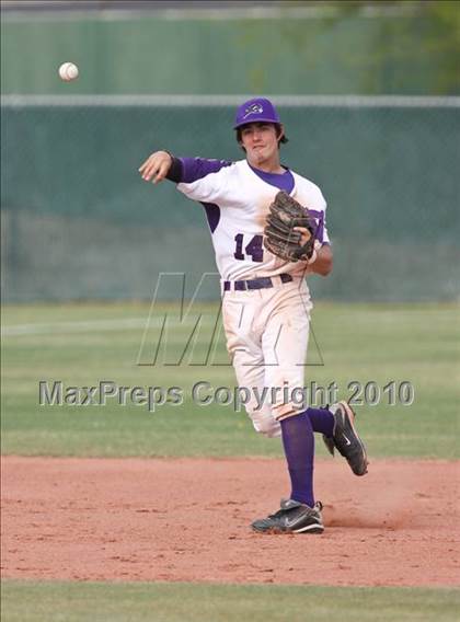 Thumbnail 1 in Chaparral @ North Canyon photogallery.