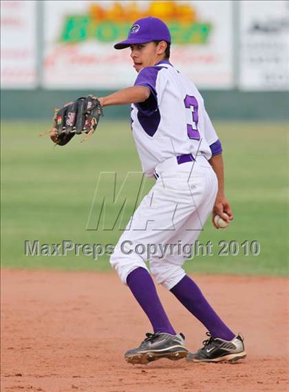 Thumbnail 1 in Chaparral @ North Canyon photogallery.