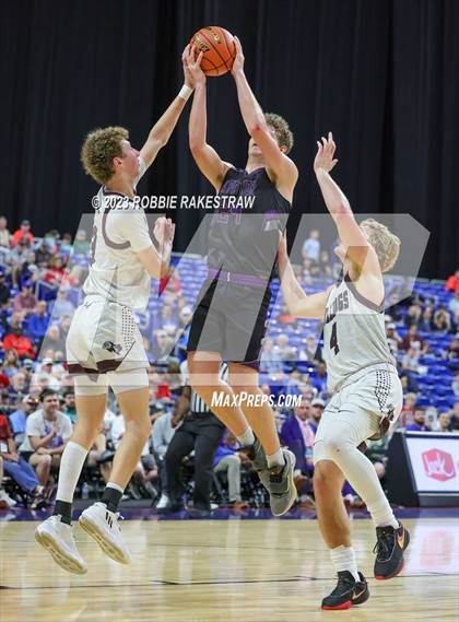 Thumbnail 2 in Flatonia vs. LaPoynor (UIL 2A Basketball State Semifinal) photogallery.