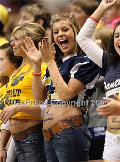 Thumbnail 2 in Sweet Home vs. Burnt Hills-Ballston Lake (NYSPHSAA Class A Final) photogallery.