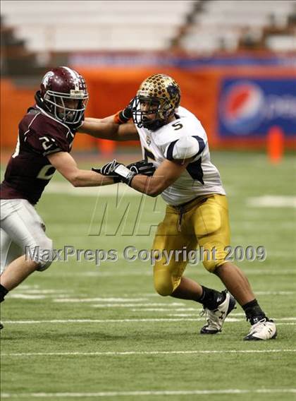 Thumbnail 1 in Sweet Home vs. Burnt Hills-Ballston Lake (NYSPHSAA Class A Final) photogallery.