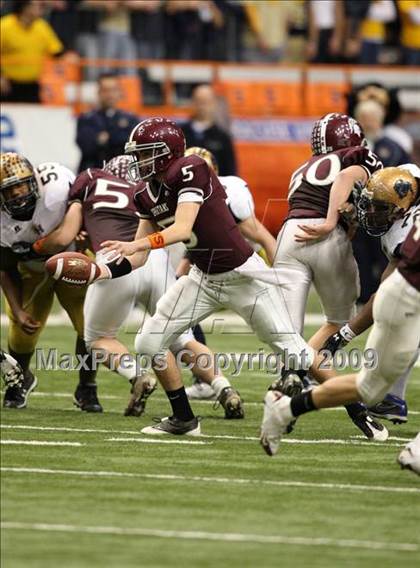 Thumbnail 2 in Sweet Home vs. Burnt Hills-Ballston Lake (NYSPHSAA Class A Final) photogallery.