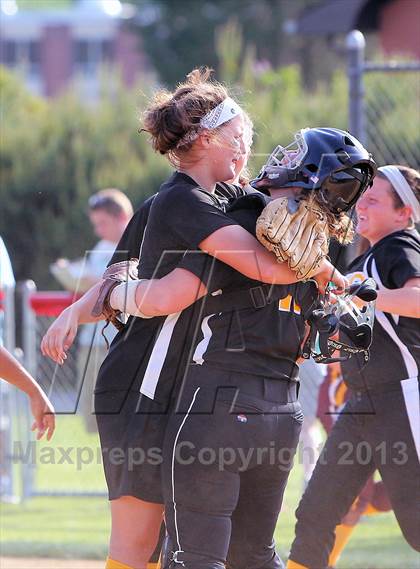 Thumbnail 2 in Keystone vs Elk County Catholic (PIAA District IX A Final) photogallery.