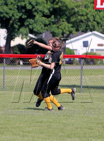Thumbnail 1 in Keystone vs Elk County Catholic (PIAA District IX A Final) photogallery.