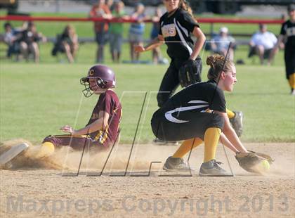 Thumbnail 1 in Keystone vs Elk County Catholic (PIAA District IX A Final) photogallery.