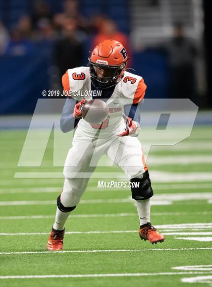 Thumbnail 2 in Brandeis vs Westlake (Class 6A Division I Quarterfinals) photogallery.