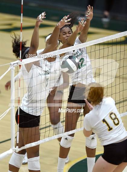 Thumbnail 2 in Temecula Valley vs Long Beach Poly (Dave Mohs Tournament) photogallery.