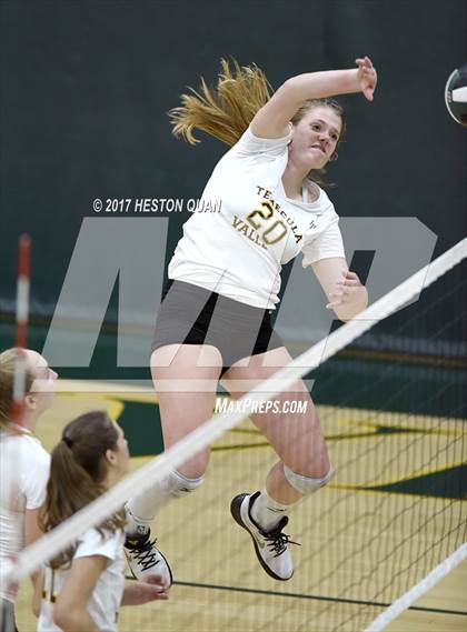 Thumbnail 2 in Temecula Valley vs Long Beach Poly (Dave Mohs Tournament) photogallery.