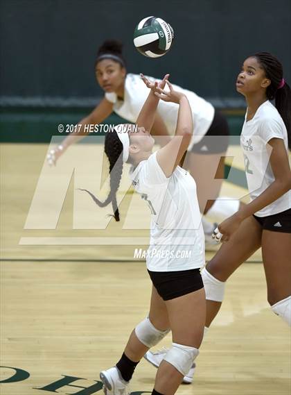 Thumbnail 1 in Temecula Valley vs Long Beach Poly (Dave Mohs Tournament) photogallery.