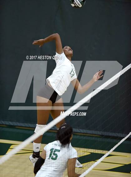 Thumbnail 2 in Temecula Valley vs Long Beach Poly (Dave Mohs Tournament) photogallery.