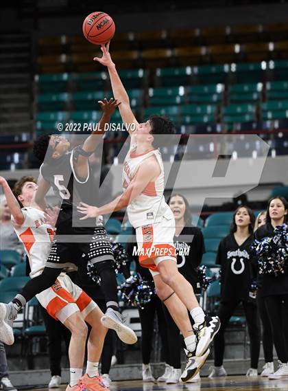 Thumbnail 3 in Pueblo South vs. Lewis-Palmer (CHSAA 4A State Final) photogallery.