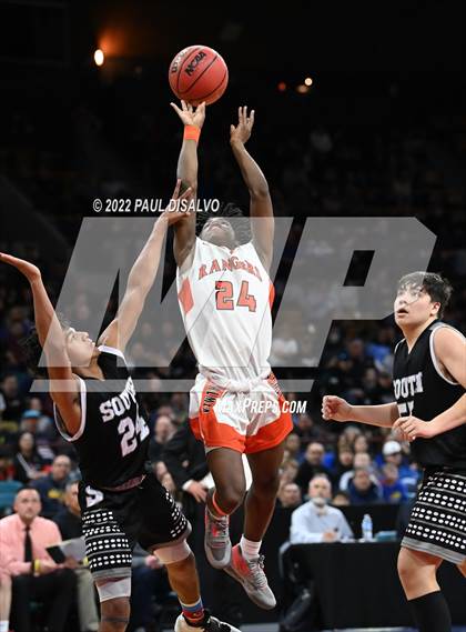 Thumbnail 2 in Pueblo South vs. Lewis-Palmer (CHSAA 4A State Final) photogallery.