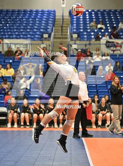 Thumbnail 2 in Hackett vs Baptist Prep (AAA 3A Staate Final) photogallery.