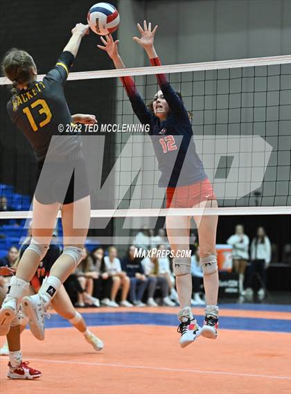 Thumbnail 1 in Hackett vs Baptist Prep (AAA 3A Staate Final) photogallery.