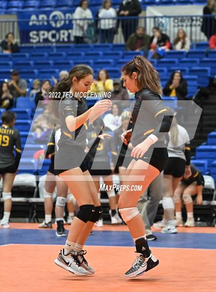 Thumbnail 3 in Hackett vs Baptist Prep (AAA 3A Staate Final) photogallery.
