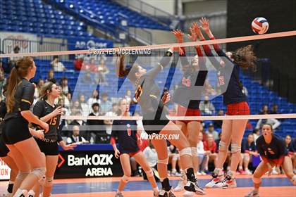 Thumbnail 3 in Hackett vs Baptist Prep (AAA 3A Staate Final) photogallery.